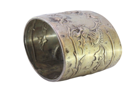 Argola de guardanapo em prata em forma oval com relevos